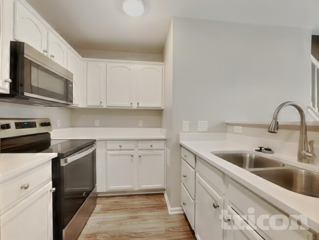 Photo - 843 Bitting Hall Cir