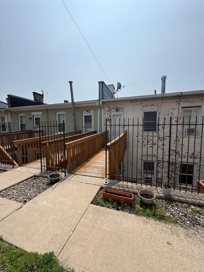 Photo - 13 Jackson St Apartment Unit B