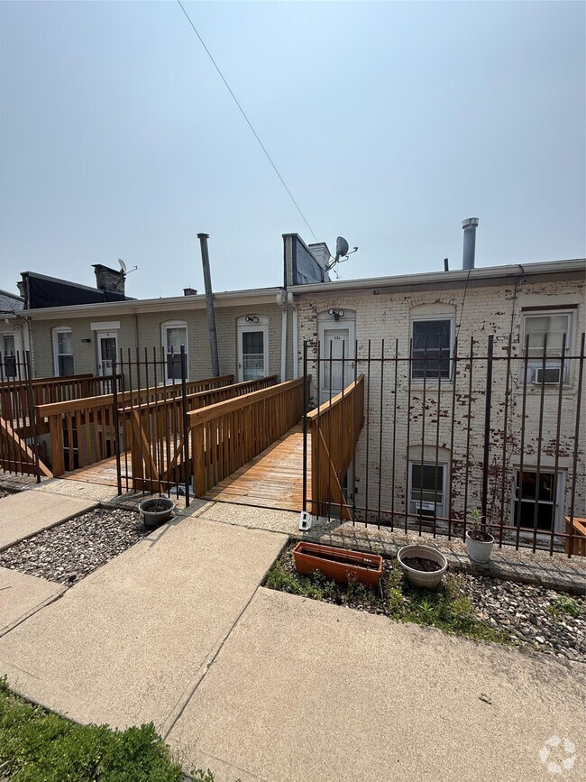 Building Photo - 13 Jackson St Unit B Rental