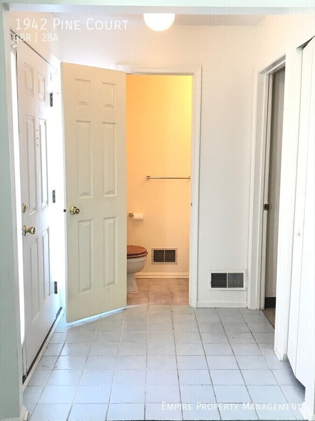 Photo - 1942 Pine Ct