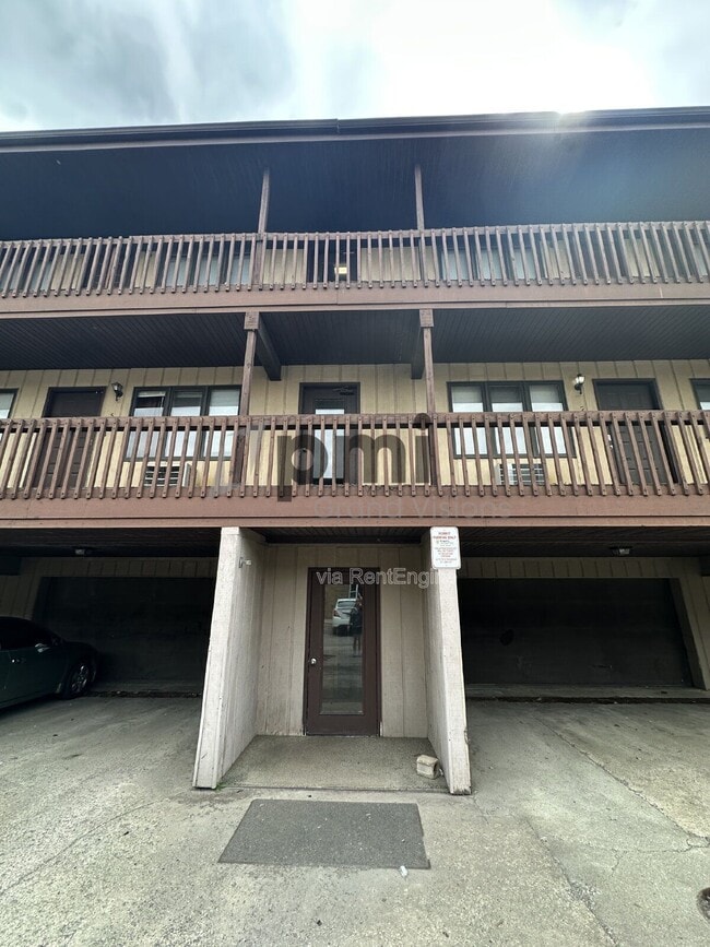 Building Photo - 955 4th St Unit 4