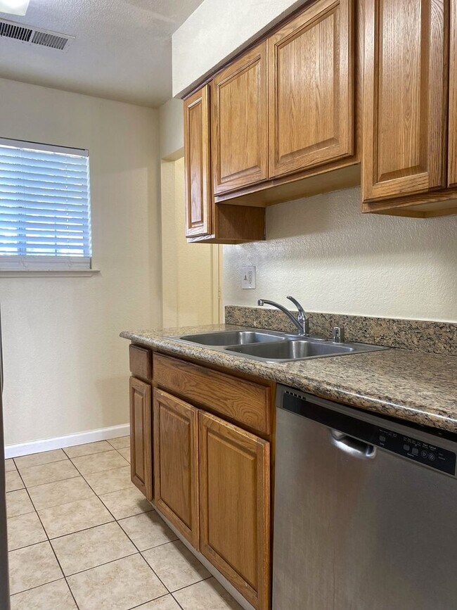 Photo - Cozy 3 bedroom/2 bathroom home available n...