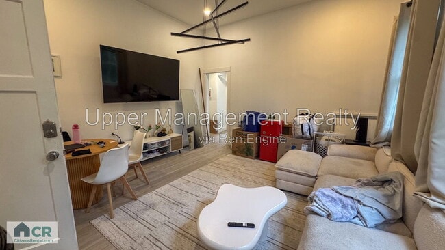 Building Photo - 7214 Oak St Unit 7212 7214