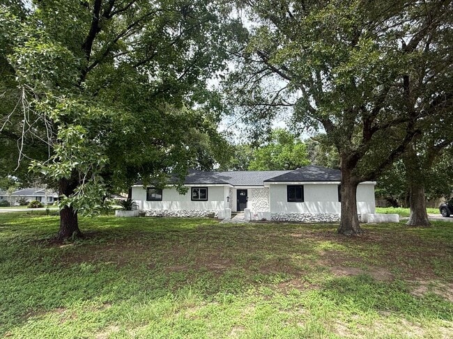 Photo - 5021 NE 4th St