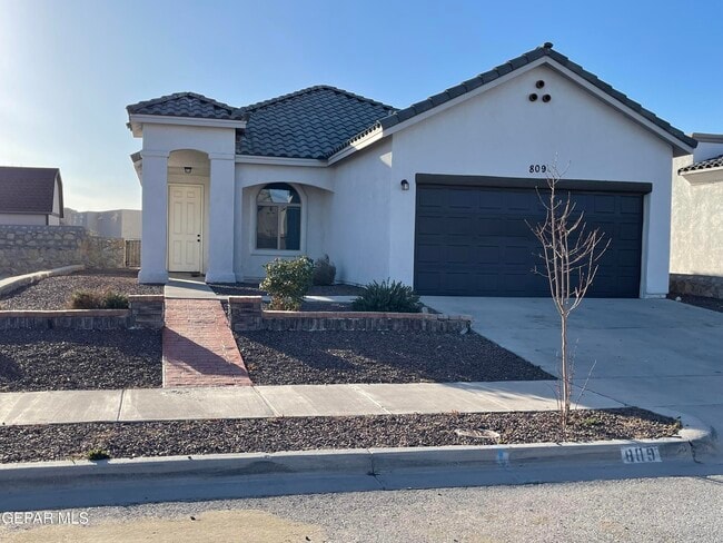 Photo - 809 Chillington Rd