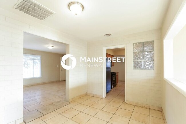 3 Bedroom Pet-Friendly Home in Phoenix, AZ with Main Street Renewal