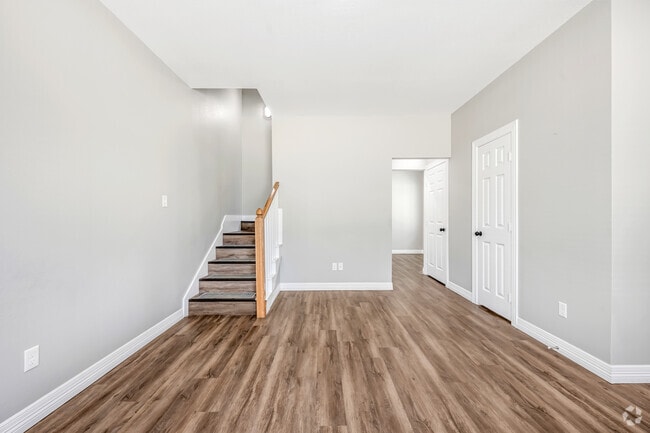 2 habitaciones, 1,5 baños - 1000 pies cuadrados - Sala de estar - 5927 East Highway 80