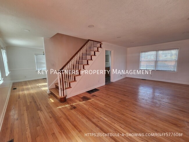 Photo - 318 E 68th St