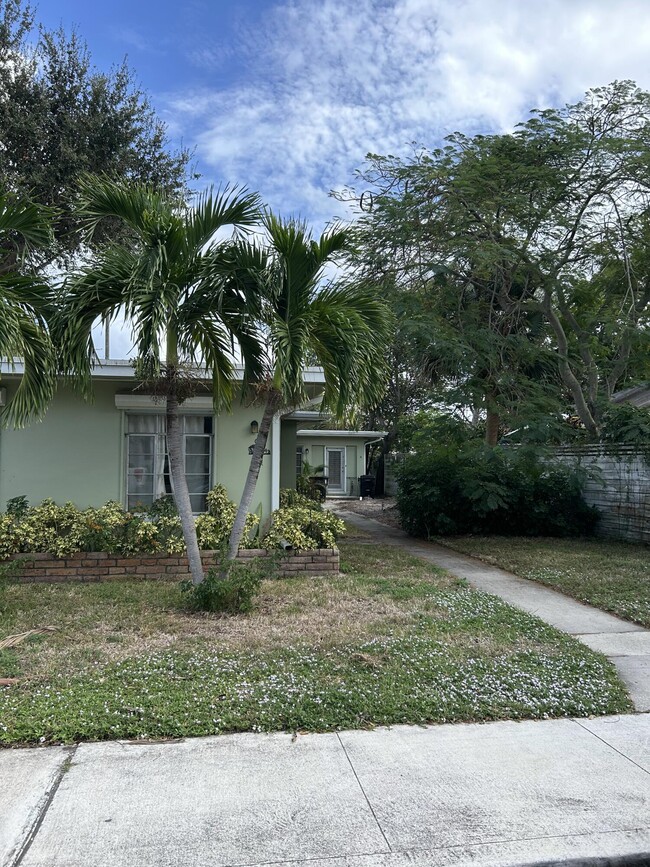 Photo - 214 S Palmway Townhome