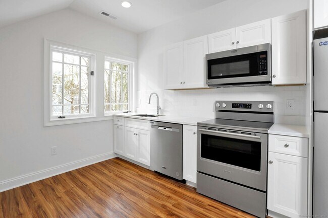 Photo - 162 Danbury Rd Unidad 2