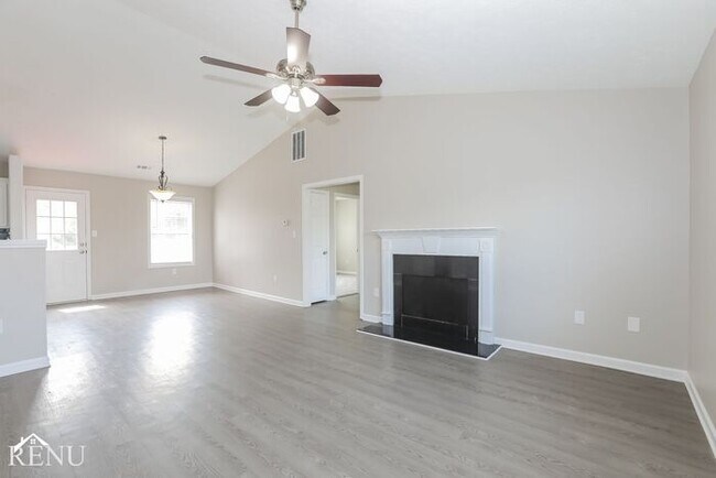 Photo - 996 Crystal Brook Way