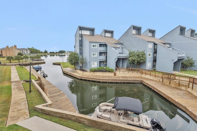 Building Photo - 12500 Melville Dr Unit D-234