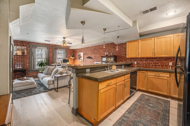 Photo - 232 N Broadway