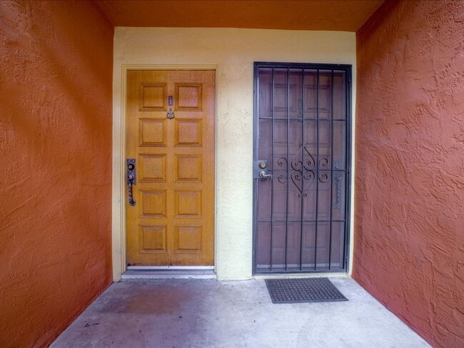 Photo - $400 OFF FIRST MONTH'S RENT!*