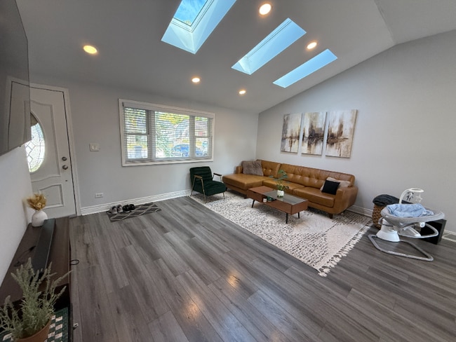 Photo - 10231 Hawthorne Dr