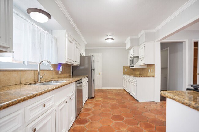 Photo - 10010 Westview Dr