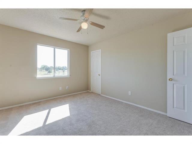 Photo - 617 Oxford Dr