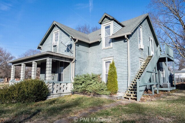 Photo - 156 W Main St