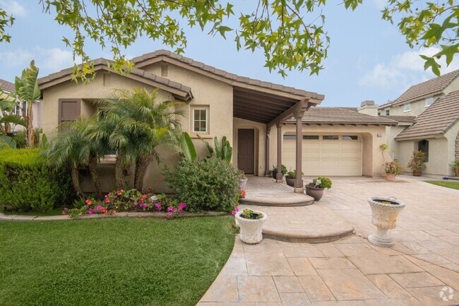 Building Photo - Fully Furnished Single Family Home in Vict...