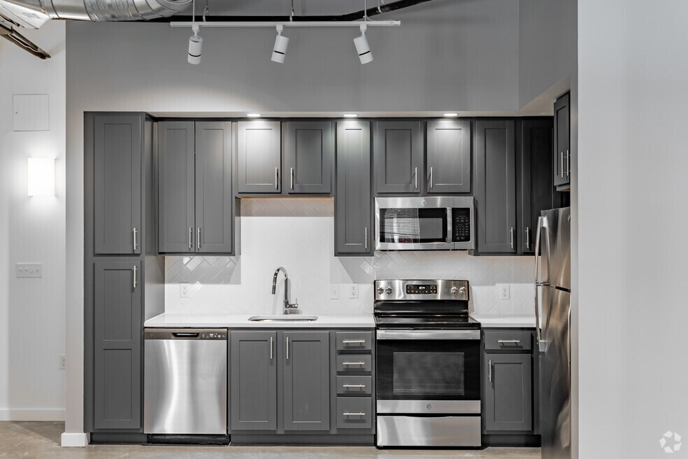 1BR, 1BA - 650SF