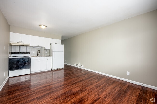 1BR, 1BA - 475SF - Living Room/Kitchen