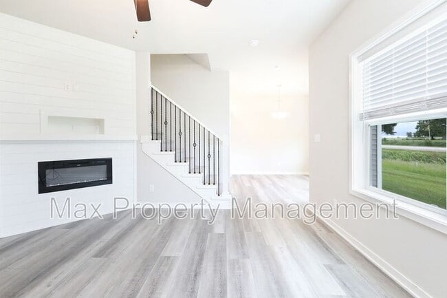 Photo - 3955 NE 2nd Ln