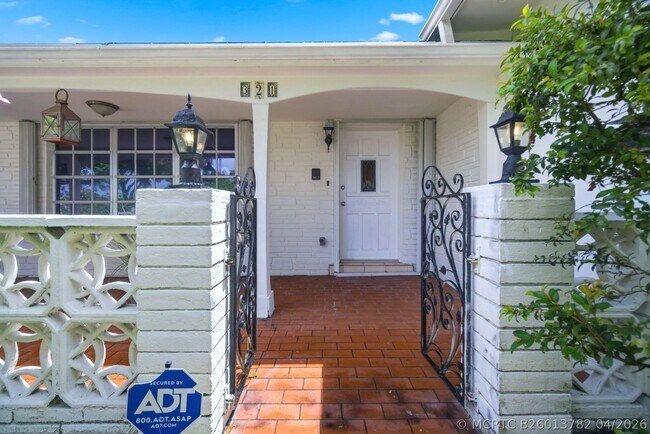 Photo - 321 E Chaminade Dr