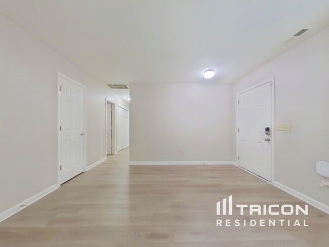 Photo - 124 Devonport Dr