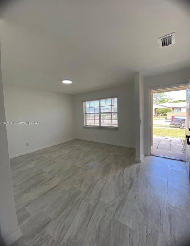 Photo - 2707 Essex Ct
