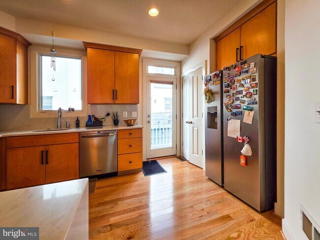 Photo - 729 N Alfred St