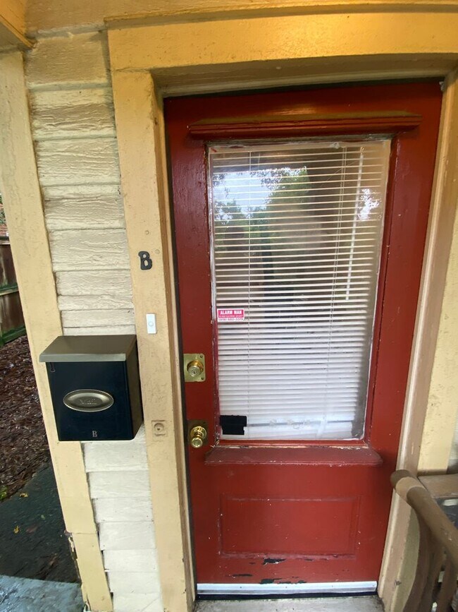 Photo - Adorable Upstairs Duplex / Central AC / W&D / Near Duke East Unit B
