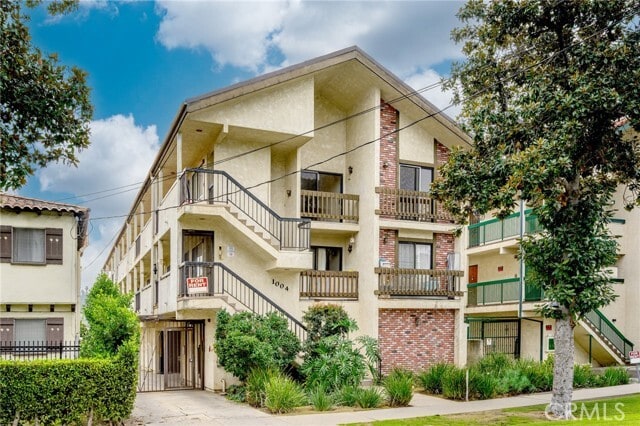 Building Photo - 1004 E Garfield Ave Unit 8