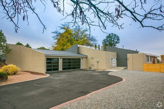 Building Photo - 5605 Fair Oak Trail NE Rental