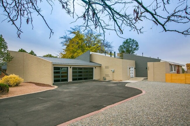Building Photo - 5605 Fair Oak Trail NE Rental