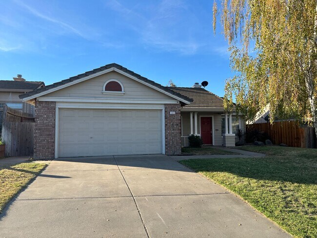 3-bedroom single story with a pool! - 3-bedroom single story with a pool! Casa