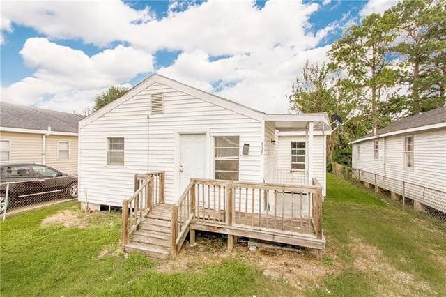 Photo - 437 Robinson Ave