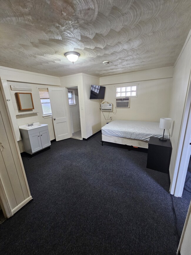 Building Photo - Boxwood Apartments Unit 9