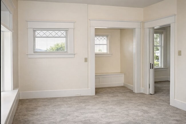 Front Entry and living room - 2000 Iron St