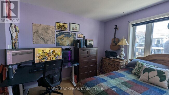 Photo - 1186 Woodbine Ave