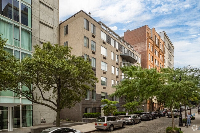 Photo - 167 Perry St