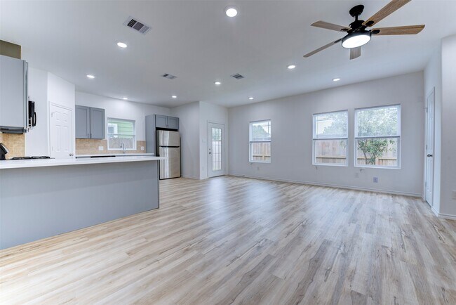 Photo - 8203 Woodlyn Rd