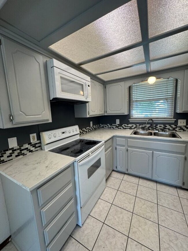 Photo - 3 bed , 2 full bath, 2 story , Newly updat...