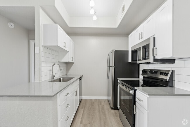 2BR, 2BA - 1,078SF - Kitchen - Residences at Palm Valley