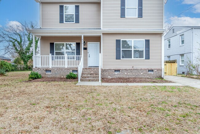 Photo - 815 E 30th St