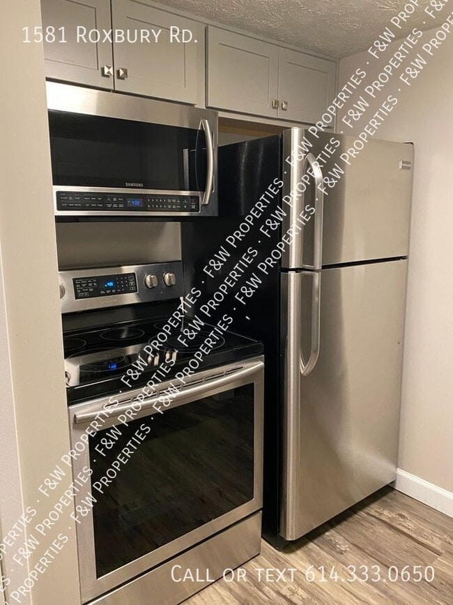 Photo - 1581 Roxbury Rd
