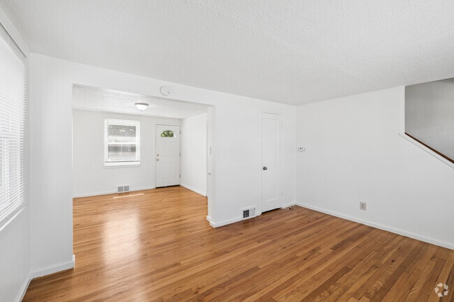 The Albany - 2BR, 1BA - 950SF - Living Room/Dining Room