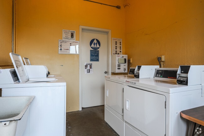 1BR,1BA