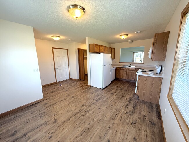 Photo - 1915 W 6th St