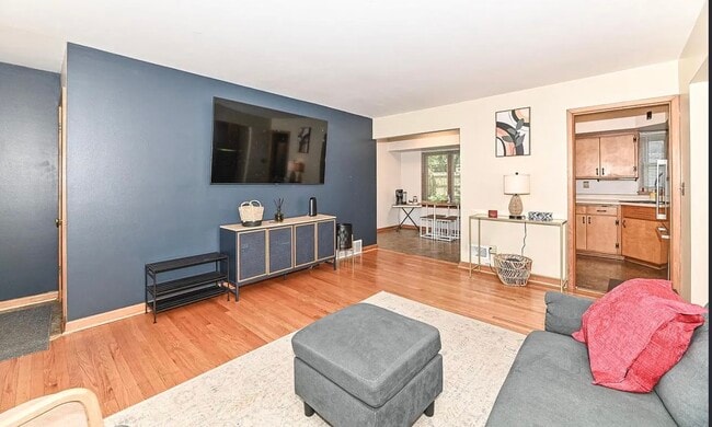 Photo - 541 N 109th St