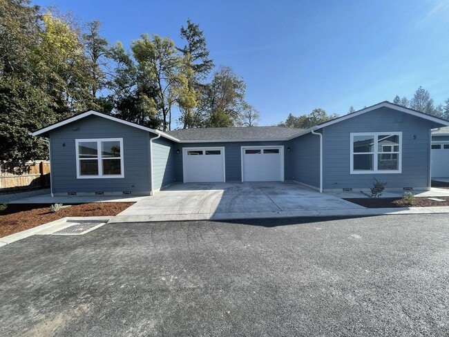 Photo - 1841 Hubbard Ln